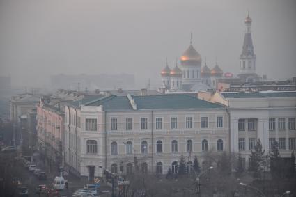 Чита. Корреспонденты `Комсомольской правды` Владимир Ворсобин и Иван Макеев путешествуют автостопом по России. Вид на кафедральный собор Казанской Божией Матери.