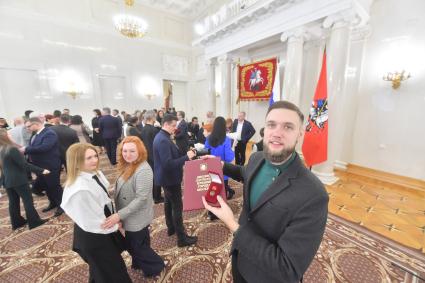 Москва. Корреспондент КП Андрей Абрамов награжден премией города Москвы в области журналистики (2022 год) за освещение вопросов развития городского транспорта и социально значимых проектов столицы.