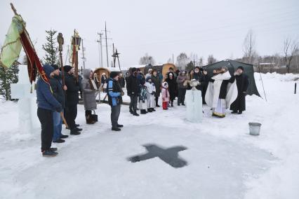 Алтайский край. Барнаул. Крестный ход во время празднования Крещения и освящение купели в селе Санниково.