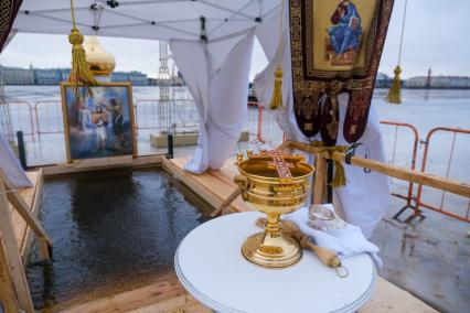 Санкт-Петербург.   Перед началом  празднования Крещения у стен Петропавловской крепости.