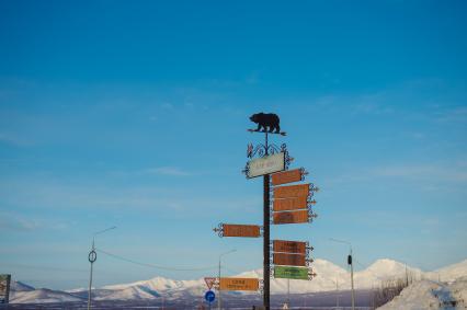 Камчатский край. Кованый указатель в городе Елизово.