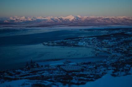 Камчатский край. Вид сверху на Петропавловск-Камчатский.