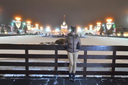 Москва. Певица Мари Краймбрери во время премьеры нового сингла `Иначе все это зря` на катке ВДНХ.