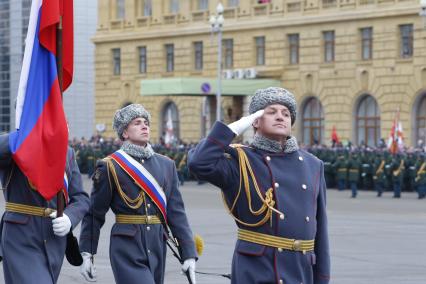 Волгоград. Участники парада войсковых частей Волгоградского территориального гарнизона в честь 80-летия победы в Сталинградской битве на площади Павших Борцов.