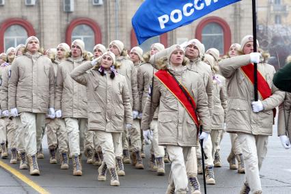 Волгоград. Участники парада войсковых частей Волгоградского территориального гарнизона в честь 80-летия победы в Сталинградской битве на площади Павших Борцов.