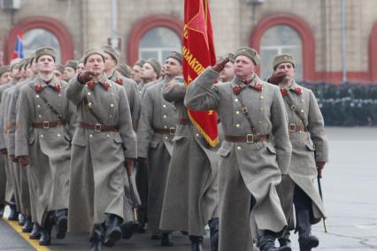 Волгоград. Участники парада войсковых частей Волгоградского территориального гарнизона в честь 80-летия победы в Сталинградской битве на площади Павших Борцов.