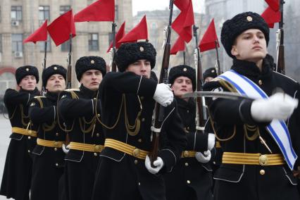 Волгоград. Участники парада войсковых частей Волгоградского территориального гарнизона в честь 80-летия победы в Сталинградской битве на площади Павших Борцов.