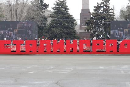 Волгоград. Парад войсковых частей Волгоградского территориального гарнизона в честь 80-летия победы в Сталинградской битве на площади Павших Борцов.