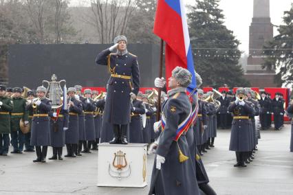 Волгоград. Музыканты военные оркестра на параде войсковых частей Волгоградского территориального гарнизона в честь 80-летия победы в Сталинградской битве на площади Павших Борцов.