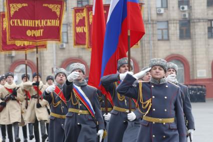 Волгоград. Участники парада войсковых частей Волгоградского территориального гарнизона в честь 80-летия победы в Сталинградской битве на площади Павших Борцов.