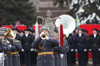 Волгоград. Музыканты военные оркестра на параде войсковых частей Волгоградского территориального гарнизона в честь 80-летия победы в Сталинградской битве на площади Павших Борцов.