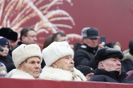 Волгоград. Участники парада войсковых частей Волгоградского территориального гарнизона в честь 80-летия победы в Сталинградской битве на площади Павших Борцов.