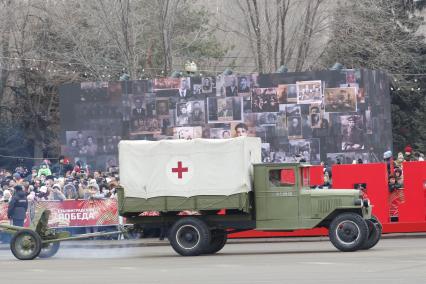 Волгоград. Участники парада войсковых частей Волгоградского территориального гарнизона в честь 80-летия победы в Сталинградской битве на площади Павших Борцов.