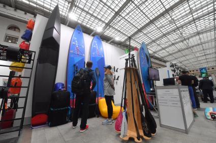 Москва.   На выставке Moscow Dive Show `Главная выставка водного человека` в Гостином дворе.