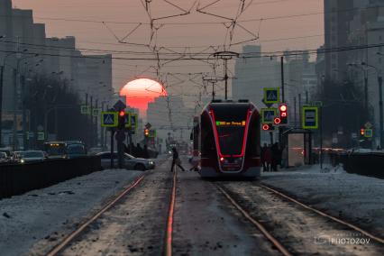 Санкт-Петербург. Проспект Просвещения. Вид на восход солнца.