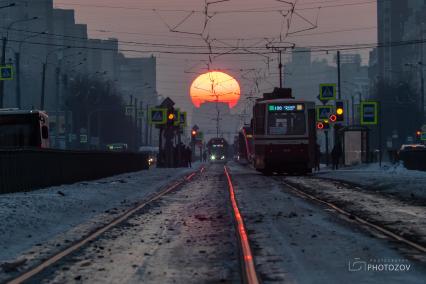 Санкт-Петербург. Проспект Просвещения. Вид на восход солнца.