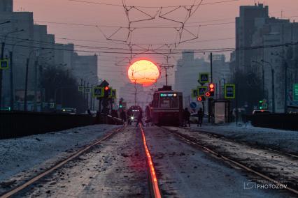 Санкт-Петербург. Проспект Просвещения. Вид на восход солнца.