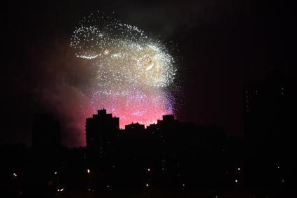 Москва. Праздничный салют в честь Дня защитника Отечества.