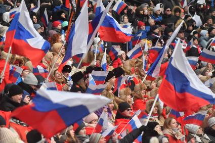 Москва. Зрители  во время митинг-концерта `Слава защитникам Отечества` в Лужниках, посвященного участникам спецоперации и празднованию Дня защитника Отечества.