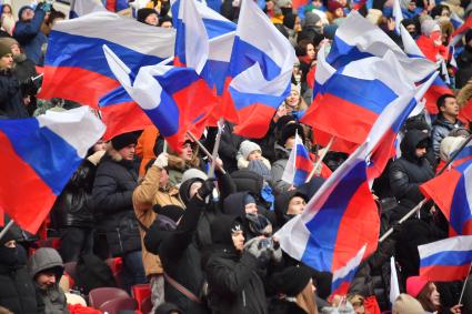 Москва.   Зрители на митинге-концерте `Слава защитникам Отечества` в Лужниках, посвященном участникам специальной военной операции и празднованию Дня защитника Отечества.