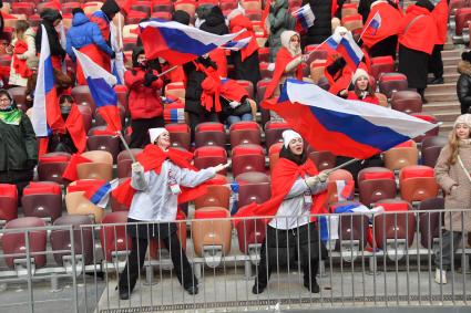 Москва.   Зрители на митинге-концерте `Слава защитникам Отечества` в Лужниках, посвященном участникам специальной военной операции и празднованию Дня защитника Отечества.