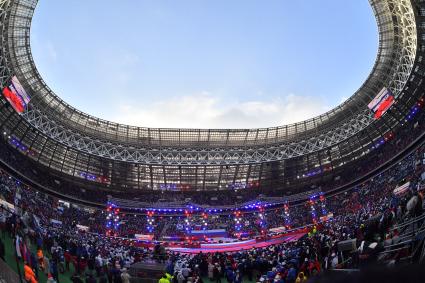 Москва. Зрители на митинге-концерте `Слава защитникам Отечества` в Лужниках, посвященном участникам специальной военной операции и празднованию Дня защитника Отечества.
