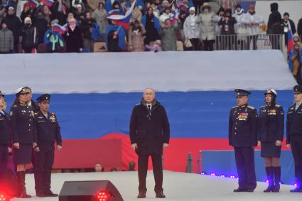 Москва.  Президент РФ Владимир Путин (в центре) в Лужниках во время выступления на митинге-концерте `Слава защитникам Отечества`, посвященном участникам специальной военной операции и празднованию Дня защитника Отечества.