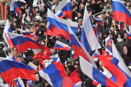 Москва. Зрители во время митинг-концерта `Слава защитникам Отечества` в Лужниках, посвященного участникам спецоперации и празднованию Дня защитника Отечества.