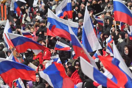 Москва. Зрители  во время митинг-концерта `Слава защитникам Отечества` в Лужниках, посвященного участникам спецоперации и празднованию Дня защитника Отечества.