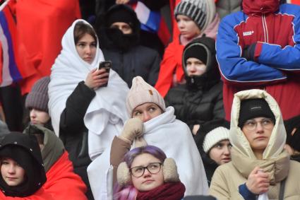 Москва.   Зрители на митинге-концерте `Слава защитникам Отечества` в Лужниках, посвященном участникам специальной военной операции и празднованию Дня защитника Отечества.