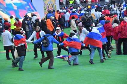 Москва.   Зрители на митинге-концерте `Слава защитникам Отечества` в Лужниках, посвященном участникам специальной военной операции и празднованию Дня защитника Отечества.