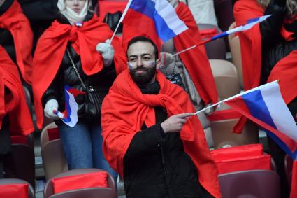 Москва.   Зрители на митинге-концерте `Слава защитникам Отечества` в Лужниках, посвященном участникам специальной военной операции и празднованию Дня защитника Отечества.