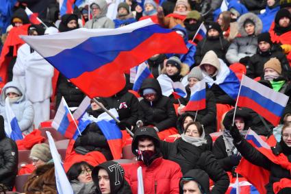 Москва.   Зрители на митинге-концерте `Слава защитникам Отечества` в Лужниках, посвященном участникам специальной военной операции и празднованию Дня защитника Отечества.