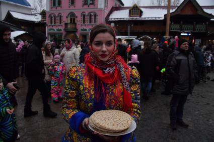 Моска.  Масленичные гуляния на территории культурно-развлекательного комплекса `Кремль в Измайлово`.