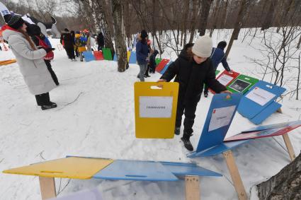 Москва. Городской Центр дополнительного образования `Лаборатория путешествий` празднует `День Арктики` в парке Сокольники.