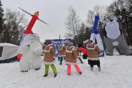 Москва. Городской Центр дополнительного образования `Лаборатория путешествий` празднует `День Арктики` в парке Сокольники.