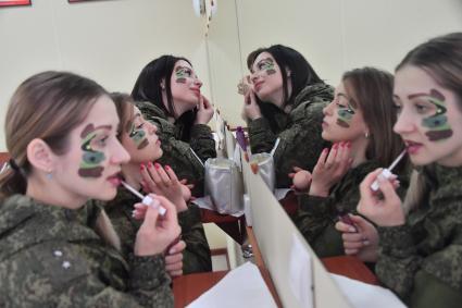Переславль-Залесский. Всеармейский конкурс профессионального мастерства среди женщин- военнослужащих `Макияж под камуфляж`в учебном центре связи РВСН.