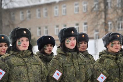 Переславль-Залесский.   Всеармейский конкурс профессионального мастерства среди женщин- военнослужащих `Макияж под камуфляж`в учебном центре связи РВСН.