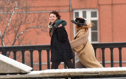 Москва. Прохожие на улице.