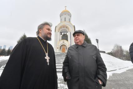 Москва. Настоятель храма Георгия Победоносца на Поклонной горе протоиерей Серафим Владимирович Недосекин и депутат Государственной Думы, советник Патриарха по строительству и советник мэра Москвы Владимир Ресин (справа).