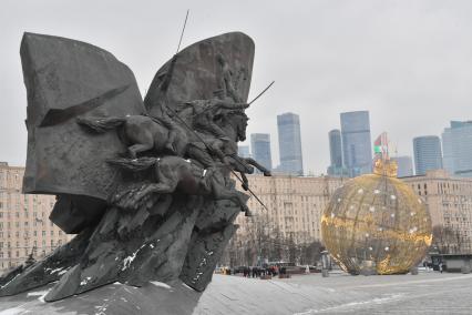 Москва.  Вид на Кутузовский проспект. Памятник Солдатам Первой Мировой Войны.