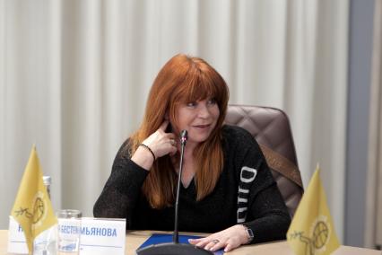 Москва. Фигуристка Наталья Бестемьянова во время Круглого стола `Спорт и устойчивое развитие` в редакции `Комсомольская правда`.
