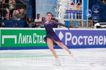 Санкт-Петербург. Фигуристка Камила Валиева выступает с короткой программой в женском одиночном катании в финале Кубка России `Гран-при России` по фигурному катанию.