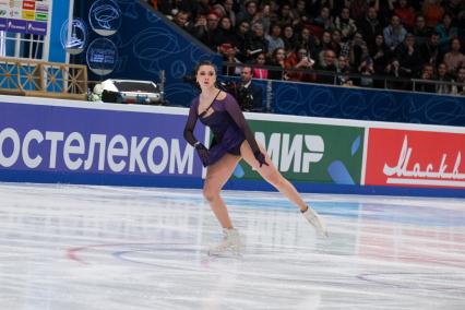 Санкт-Петербург. Фигуристка Камила Валиева выступает с короткой программой в женском одиночном катании в финале Кубка России `Гран-при России` по фигурному катанию.