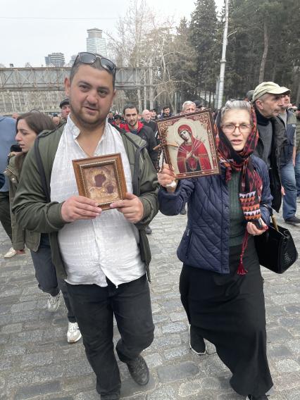 Грузия. г.Тбилиси. Шествие участников митинга за традиционные ценности.