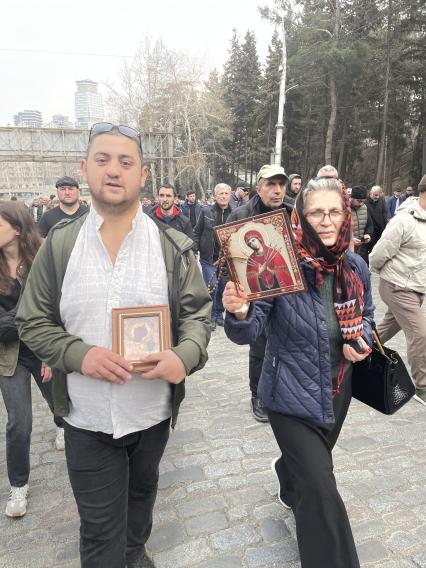 Грузия. г.Тбилиси. Шествие участников митинга за традиционные ценности.