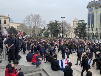 Грузия. г.Тбилиси. Акция протеста сторонников партии `Консервативное движение` у здания парламента.