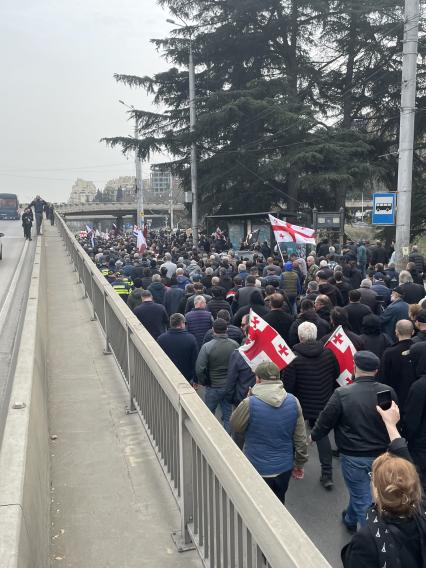 Грузия. г.Тбилиси. Шествие участников митинга за традиционные ценности.