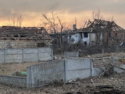 Донецкая область. г.Бахмут (Артемовск). Разрушенные частные дома в восточной части города, полностью контролируемой российскими войсками.