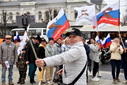 Республика Крым. Симферополь. Участники празднования в честь годовщины воссоединения Крыма с Россией.